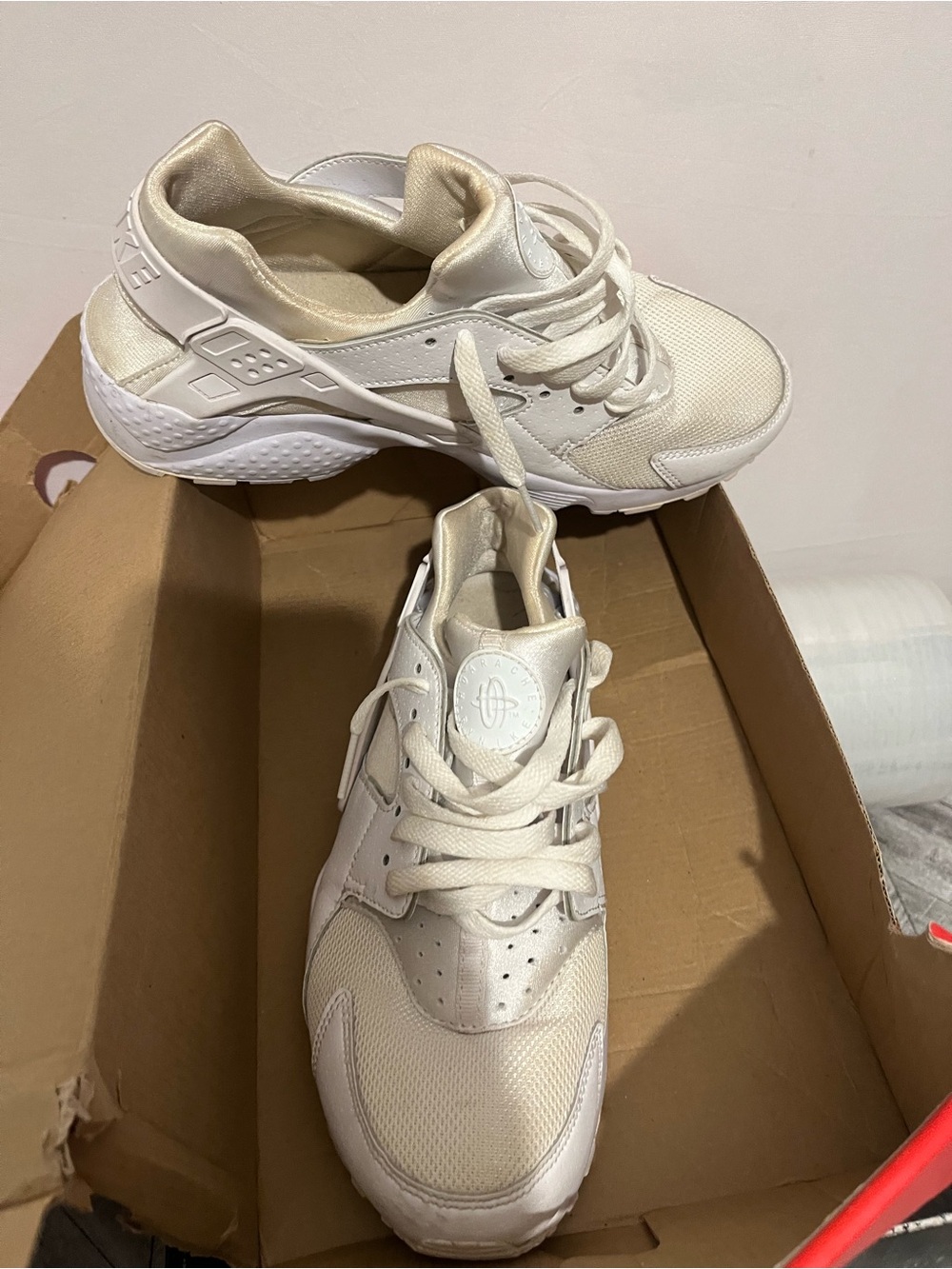 Nike Huarache Run (GS) Red and White Shoe Box